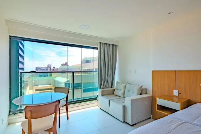 Apartamento quarto e sala integrados, mobilhado e decorado Art Studio em Armação