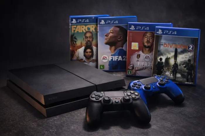 PlayStation 4 - Ps4 + 2 Controles + 4 Jogos 