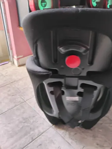 1 Cadeirinhas 180 de criança para carro semi novo