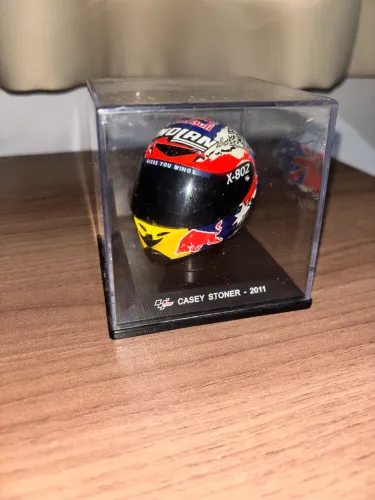 miniatura capacete moto gp Casey Stoner 2011