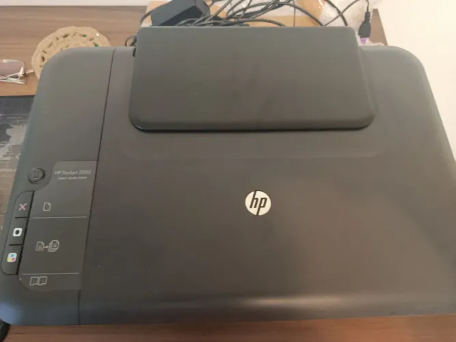 Vendo impressora HP Deskjet 2050 Print Scan Copy - *Valor 150,00*