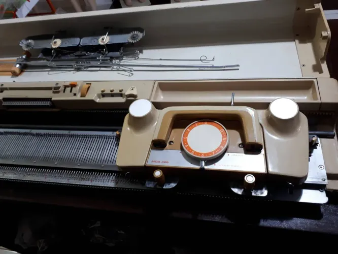 Máquina de tricô Singer