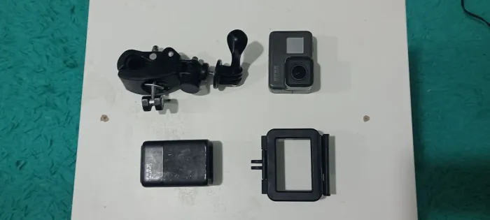 CÂMERA GOPRO HERO 5 BLACK! COM TODOS OS ACESSÓRIOS E SUPORTES!