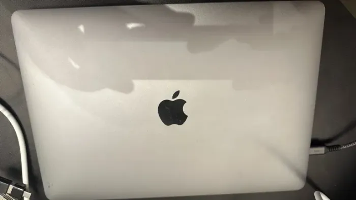 MacBook Pro 2020 Intel i5 | 16GB RAM | SSD 512GB | Prata