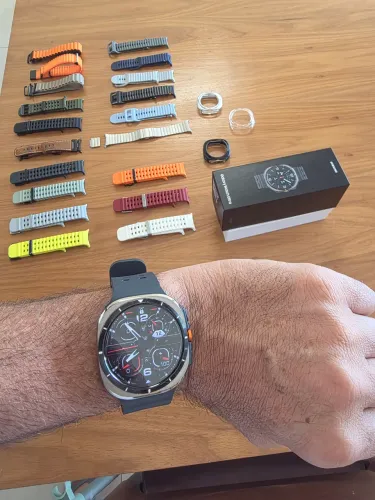 Samsung Galaxy Watch Ultra + Pulseira Titânio + 19 Pulseiras, carregador e acessórios.