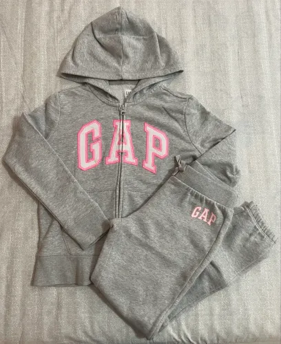 conjunto de moletom gap kids cinza