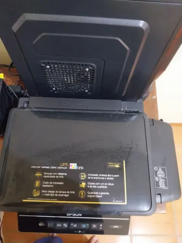 Vendo uma empressora da marca Epson em l375 em boa conservação  de uso