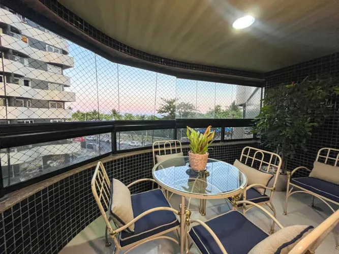 Apartamento à beira mar com 4 suítes ,3 vagas na orla mais bonita do Brasil