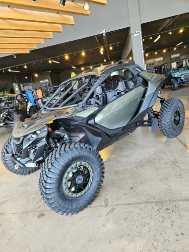 CAN AM MAVERICK R XRC