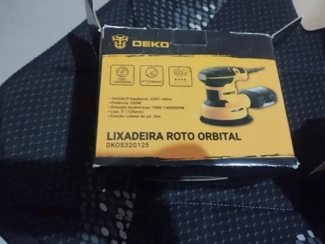Lixadeira orbital com coletor de pó