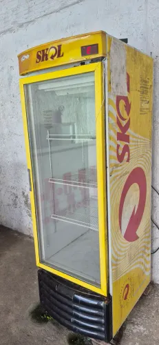 Vendo geladeria porta de vidro ,em excelente estado, motivo da venda fechei o bar.