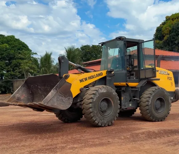 PÁ NEW HOLLAND w130