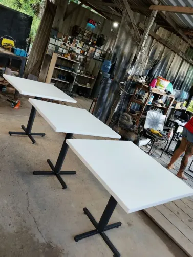 Mesa quadrada na medida de 80/80