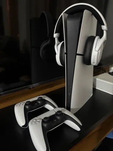 CONSOLE PLAYSTATION 5 + 2 CONTROLES + 1 FONE DE OUVIDO 