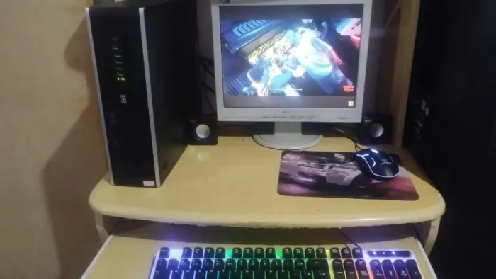 vendo um computador completo sem detalhes vai teclado e mouse game caixinha de som do pc 