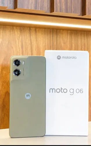 Motorola G06 256GB ROM /4GB RAM  4G   Verde e Bege  - R$ 999,00 1 NO DE GARANTIA 