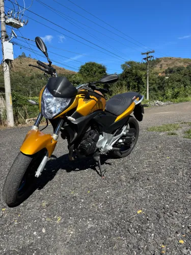 HONDA CB300R - DOCUMENTAÇÃO EM DIA - APENAS 72 mil KM - 3 MESES DE GARANTIA