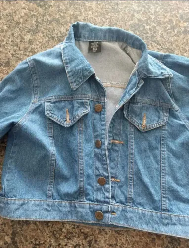 Jaqueta jeans feminina semi, nova pouco usada.