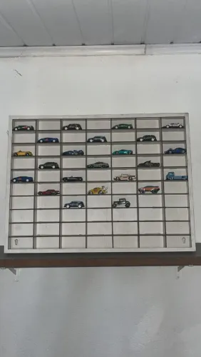 Coleção hot Wheels e expositor 