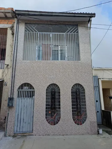 CASA NA PEDREIRA