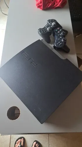 Ps3 desbloqueado com 2 controles ja com a loja pra baixar 
