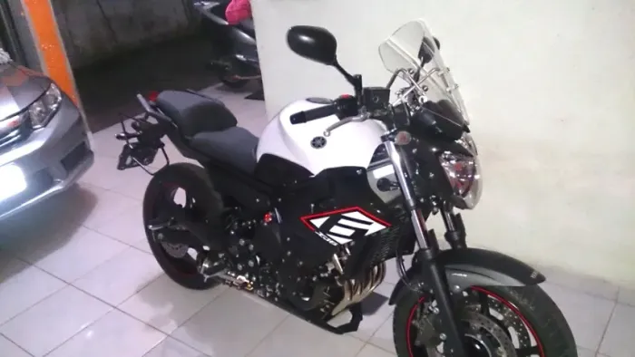 Afastador de Alforges e Bolha da Yamaha XJ6