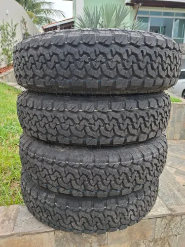Pneu 8 lonas - Letras Brancas 175/80r14 - Nunca usados 