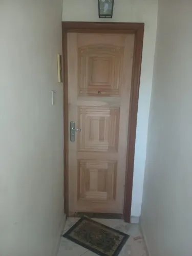 Instalação de porta por um profissional qualificado