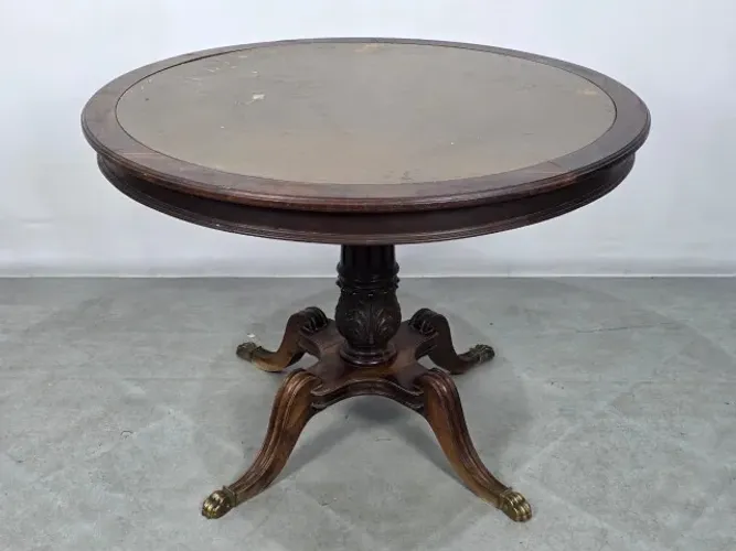 Mesa de Jantar estilo Ingles em Imbuia maciça, tampo em couro