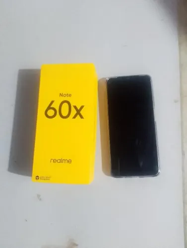 Celular semi novo não faz 7dis de uso faço ele até 900$