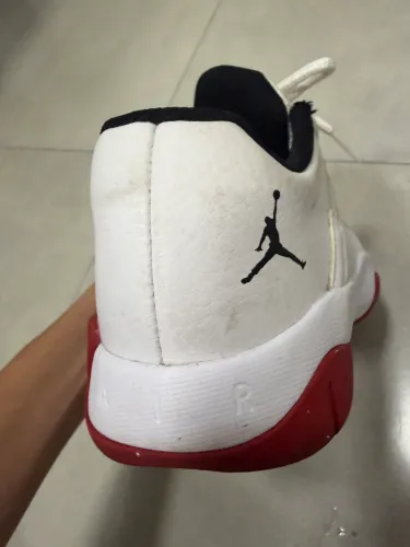 Tênis Nike jordan , modelo Nike Air Jordan 11 CMFT Low tamanho 37 usado