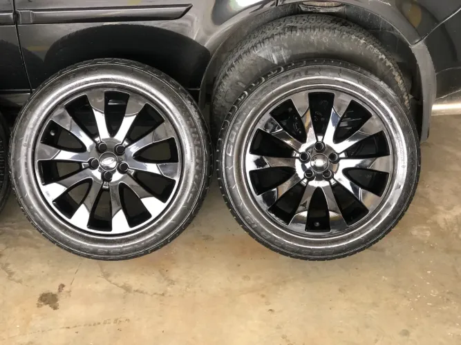 Roda Step ou jogo Land Rover Freelander 2 Versão Dynamic aro 19 5x108 pneus 235 55 19 