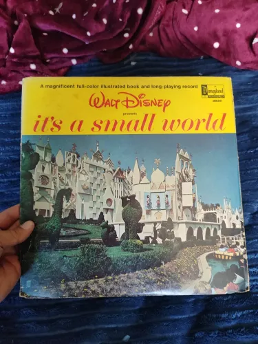Disco Vinil LP Disneyland "ITS a small world" Com livro de História Ilustrado Colecionador