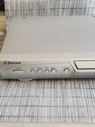 DVD Player Emerson- Apar.