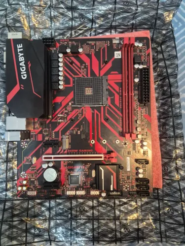Placa-Mãe B450M GIGABYTE