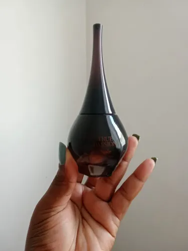 Perfumes femininos não e 100 reais os três e 100 reais cada