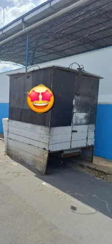 Trailer 2 eixos, com engate para reboque, Carrochinha para comida...