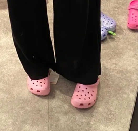 crocs rosa brilhante 