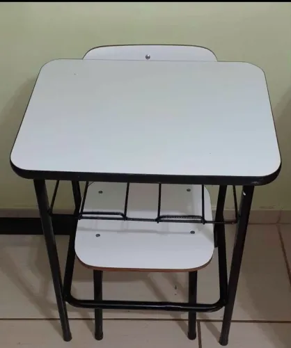 Mesa com cadeira pra estudos crianças nova 