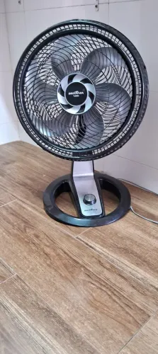 Ventilador de mesa 47cm - 110V com defeito