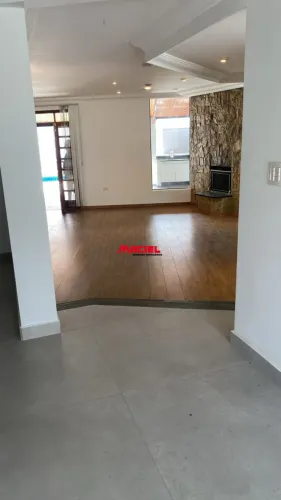 Casa à venda no Condomínio Esplanada do Sol, 350 m²,4 quartos sendo 3 Suítes e 4 vagas de 