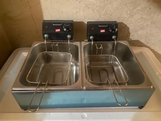 Fritadeira elétrica industrial 16 L com duas cubas de 8L, Linha pro inox 220v