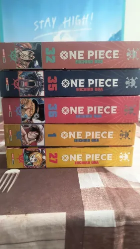 Vendo coleção one piece 3 em 1, volumes 1,27,32,35 e 36