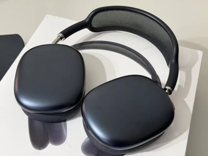 AirPods Max modelo USB-C com garantia até fevereiro de 2027