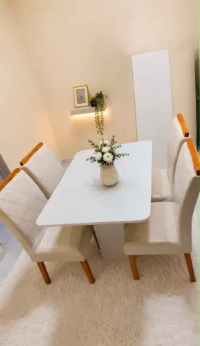 Mesa de jantar com 4 cadeiras