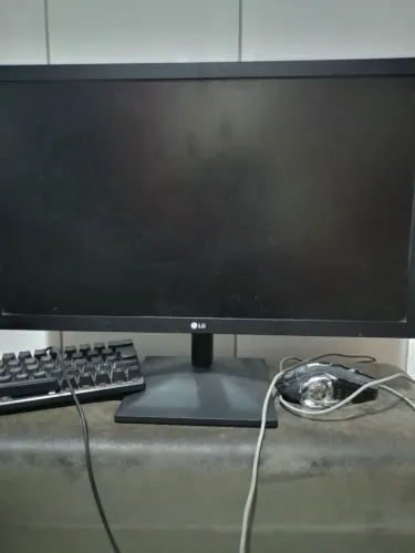 Monitor ( acompanha cabos) + Teclado Gamer + Mouse Gamer