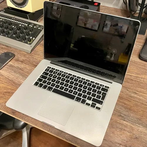 Macbook Pro Retina Late 2015, 15?, I7 Quad, 16GB DDR3, SSD 256GB