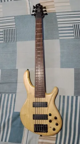 Cort B6 Action DLX VI AS