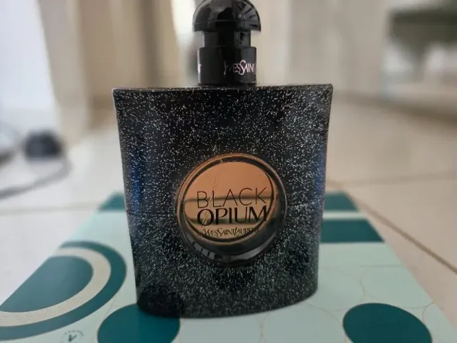 Perfume Black opium usado pouquíssimas vezes Saint Laurent 
