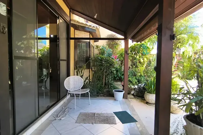 Casa Duplex 160m2 compaoto com 5 quartos - Nova veneza - Vargem pequena